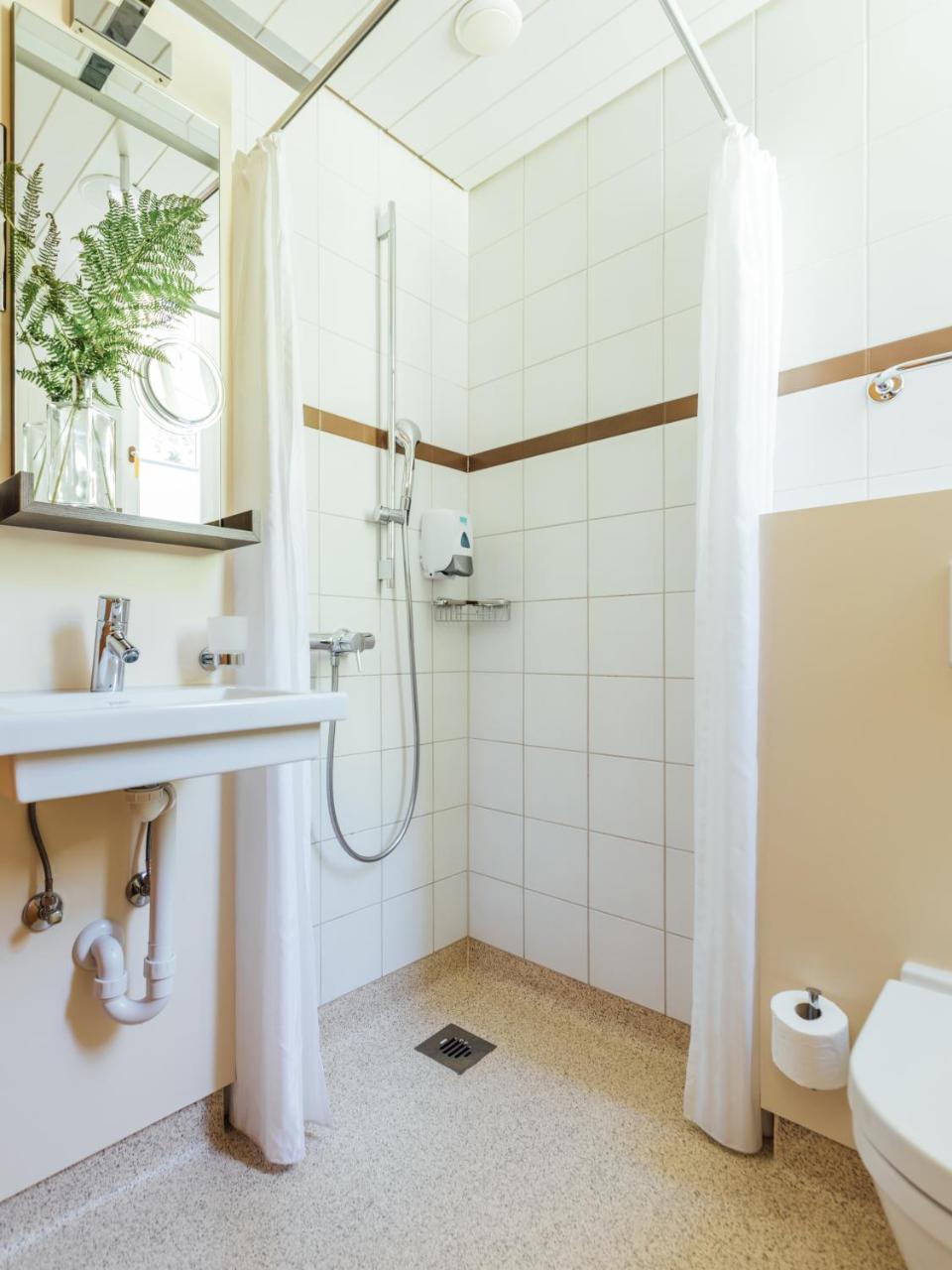 Budget Rooms Gstaad シェーンリート エクステリア 写真