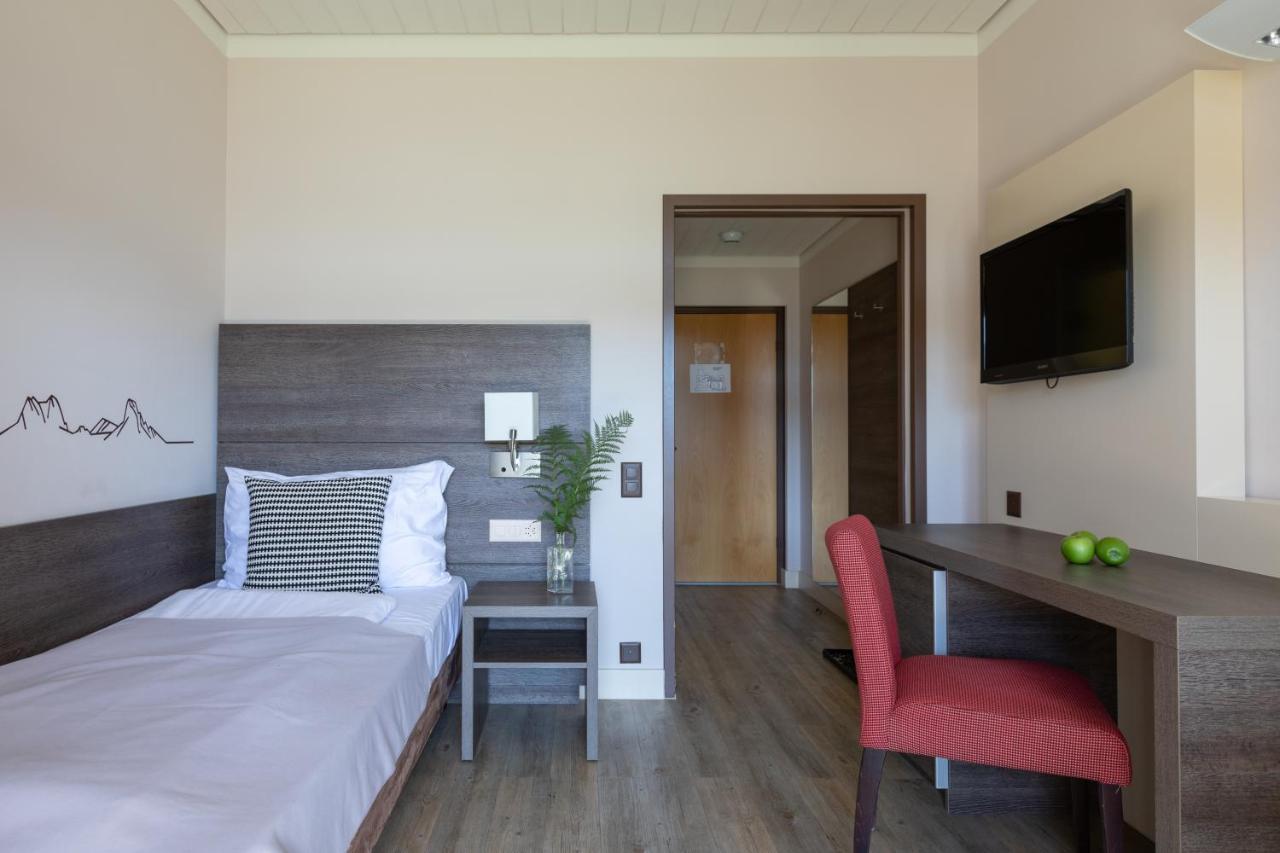 Budget Rooms Gstaad シェーンリート エクステリア 写真